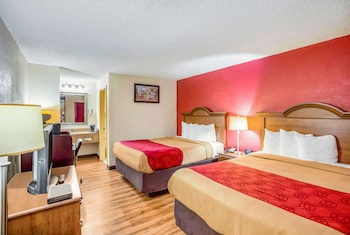 Room, 2 Queen Beds, Smoking