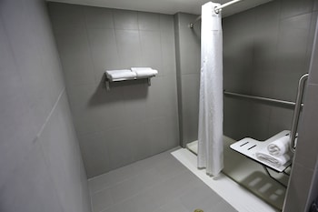 Standard Room, 1 Queen Bed, Accessible (Roll-In Shower)