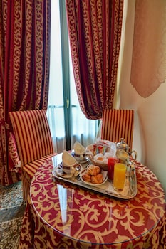 Junior Suite, 1 Queen Bed