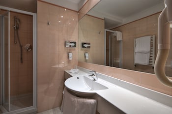 Standard Room, 1 Queen Bed