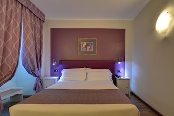 Standard Room, 1 Queen Bed