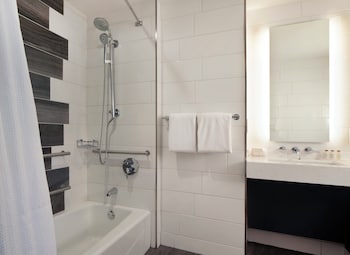 Standard Room, 1 Queen Bed, Accessible (Mobility Accessible)