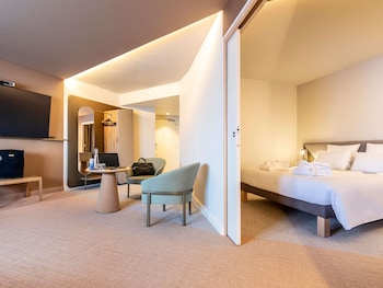 Suite, 1 Queen Bed with Sofa bed