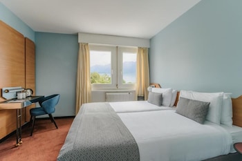 Room, Partial Lake View (Mini Mona)