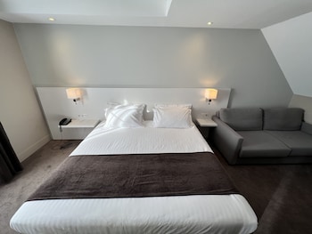 Standard Room, 1 King Bed