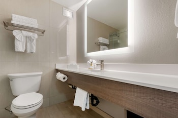Standard Room, 1 King Bed, Non Smoking, Refrigerator & Microwave