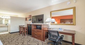 Standard Room, 1 Queen Bed, Non Smoking, Refrigerator & Microwave