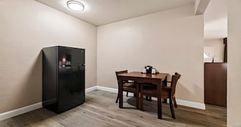 Standard Room, 2 Queen Beds, Non Smoking, Kitchenette