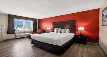 Standard Room, 1 King Bed, Non Smoking, Refrigerator & Microwave