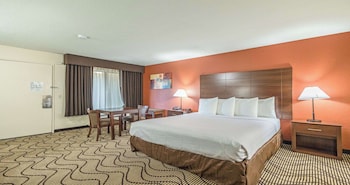Standard Room, 1 King Bed, Accessible, Refrigerator & Microwave