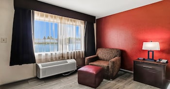 Deluxe Room, 1 King Bed, Non Smoking, Refrigerator & Microwave