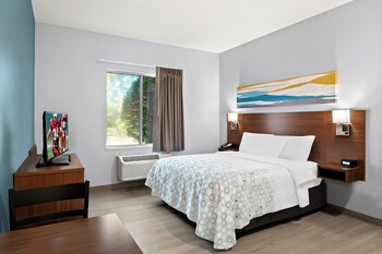 Studio, 1 Queen Bed, Accessible, Non Smoking (Roll-In Shower)