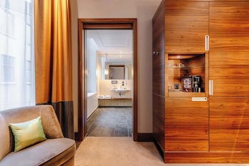 Accessible room, 1 king bed
