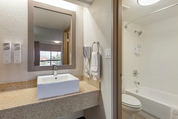 Deluxe Room, 1 King Bed (Smoke Free)