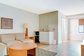 Double Queen Suite