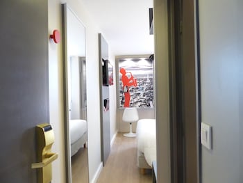 Standard Room, 1 Queen Bed