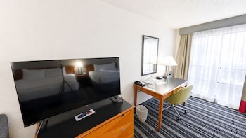 Double King with Mini Kitchenette