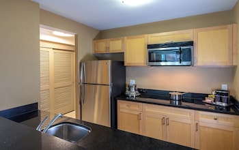Premier Studio, 1 King Bed with Sofa bed, Kitchen