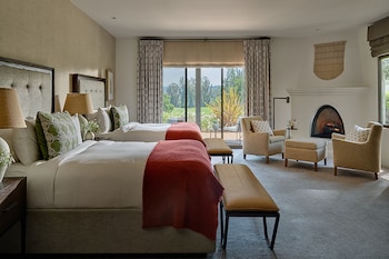 FIREPLACE SHANGRI-LA ROOM - TWO QUEEN BEDS