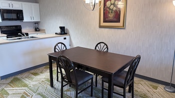 One-Bedroom Willowbrook Suite with Two Queen Beds - Non-Smoking