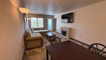 One-Bedroom Willowbrook Suite with Two Queen Beds - Non-Smoking