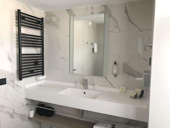 Suite, 1 Queen Bed, Non Smoking, Balcony