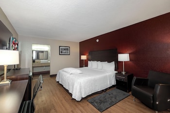 Premium Room, 1 King Bed, Accessible (Upgraded Bedding & Snack, Smoke Free)