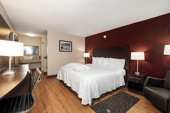 Premium Room, 1 King Bed, Accessible (Upgraded Bedding & Snack, Smoke Free)