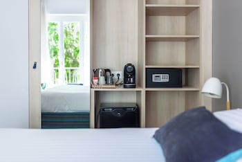 Superior Room, 1 Queen Bed, Non Smoking (Larger Room)