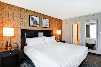 Suite, 1 King bed w/sofa sleeper, 1 bedroom