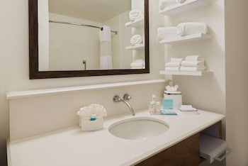 Room, 1 King Bed, Non Smoking, Refrigerator & Microwave