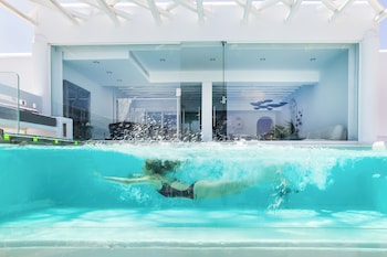Signature Suite 130 Sea View with Private Glass Pool