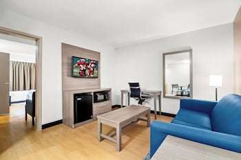Suite, 1 King Bed, Non Smoking