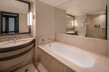 Deluxe Room, 1 King Bed, Smoking