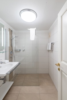 Standard Double Room, 1 King Bed, Non Smoking (Residence)