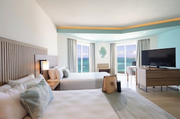 Junior Suite, Oceanfront (Elite Club | +18 | C)