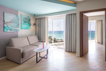 Suite, Oceanfront (Elite Club | +18 | C)