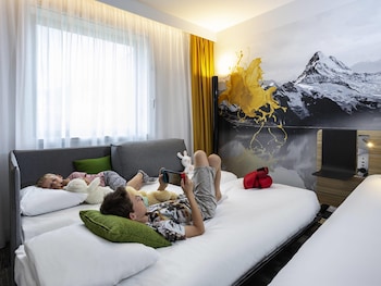 Family Room, Multiple Beds