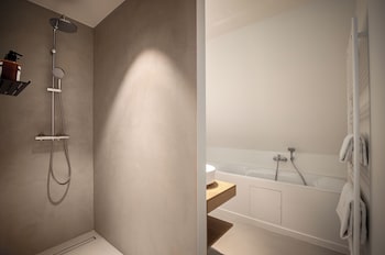 Deluxe Double Room, 1 Double Bed, Bathtub
