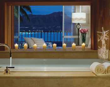 Halekulani Suite
