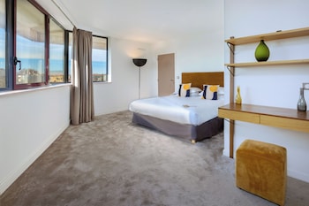 Family Room, 1 King Bed, Non Smoking