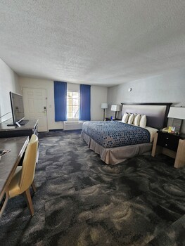 Deluxe Room, 1 King Bed, Non Smoking