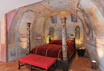 Superior Castle Suite - Beaujolais View
