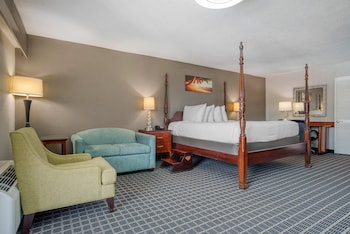 Suite, 1 King Bed, Balcony, Pool View (Four Poster Bed)