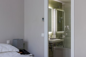 Connecting Rooms