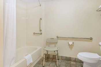 Standard Room, 1 Queen Bed, Accessible Bathtub, Non Smoking