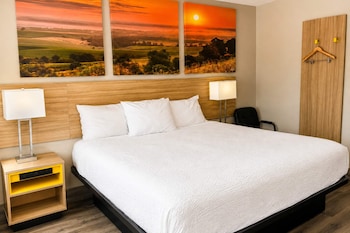 Standard Room, 1 King Bed