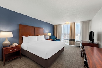 Room, 1 King Bed, Non Smoking, Corner