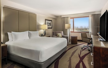 Room, 1 King Bed, Accessible, Bathtub (Hearing Impaired)