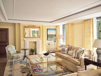 Suite (Dorchester)